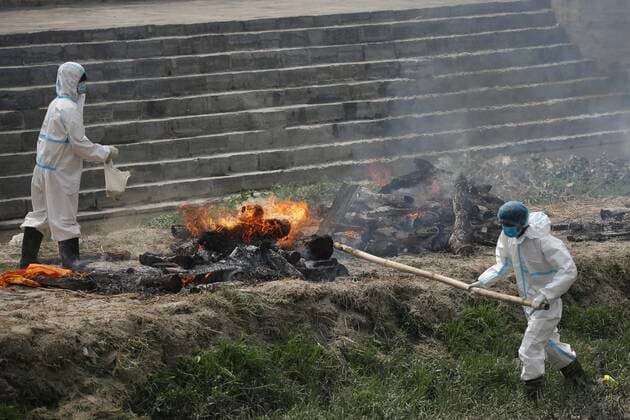 Workers from the crematorium light funeral pyres over the bodies of Covid-19 victim Workers from the crematorium light funeral pyres over the bodies of COVID-19 victims along the banks of the Bagmati river, owing to the second wave of the coronavirus pandemic on the fifth-day of a government imposed lockdown. Nepal Copyright: DipendraxDhungana