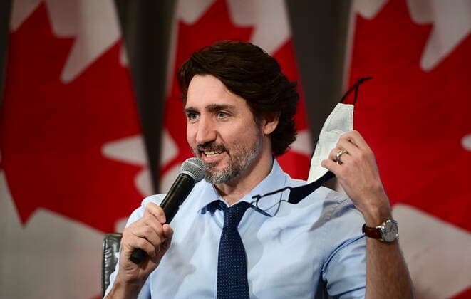 Kanada, Finanzministerin Chrystia Freeland und Justin Trudeau in Ottawa May 3, 2021, Ottawa, on, Canada: Prime Minister Justin Trudeau joins Deputy Prime Minister and Minister of Finance Chrystia Freeland, not shown, as they participate in a virtual discussion from Ottawa on Monday, May 3, 2021, with seniors from Residence Memphremagog in Magog, Quebec. Ottawa Canada  - ZUMAc35_ 20210503_zaf_c35_057 Copyright: xSeanxKilpatrickx