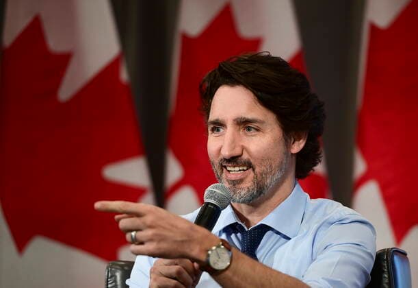 Kanada, Finanzministerin Chrystia Freeland und Justin Trudeau in Ottawa May 3, 2021, Ottawa, on, Canada: Prime Minister Justin Trudeau joins Deputy Prime Minister and Minister of Finance Chrystia Freeland, not shown, as they participate in a virtual discussion from Ottawa on Monday, May 3, 2021, with seniors from Residence Memphremagog in Magog, Quebec. Ottawa Canada  - ZUMAc35_ 20210503_zaf_c35_059 Copyright: xSeanxKilpatrickx