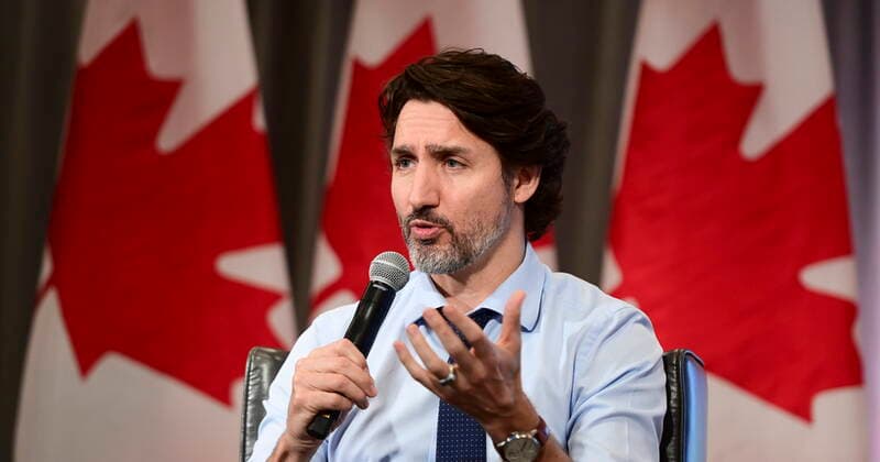 Kanada, Finanzministerin Chrystia Freeland und Justin Trudeau in Ottawa May 3, 2021, Ottawa, on, Canada: Prime Minister Justin Trudeau joins Deputy Prime Minister and Minister of Finance Chrystia Freeland, not shown, as they participate in a virtual discussion from Ottawa on Monday, May 3, 2021, with seniors from Residence Memphremagog in Magog, Quebec. Ottawa Canada  - ZUMAc35_ 20210503_zaf_c35_060 Copyright: xSeanxKilpatrickx