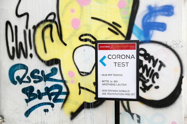 Corona Crisis Lockdown Ends in Vienna on May 3 Vienna, Mariahilf, 03 05 2021 After 32 days in the Eastern Lockdown, retailers and so-called body-related service providers in Vienna and Lower Austria were al AVN101002490117