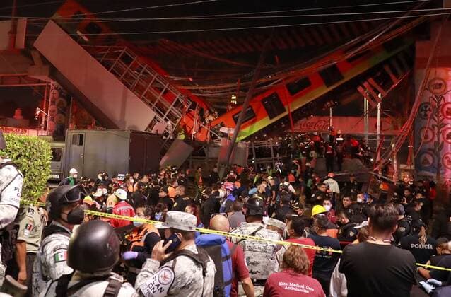 Mexico City (Mexico), 04 03 2021.- General view of the collapse of some subway cars tonight, in Mexico City, Mexico, 03 May 2021. At least 15 people died and another 70 were injured when a bridge on the elevated track of line 12 of the Mexico City Metro between Olivos and Tezonco station collapsed on Monday night, on which a train with several wagons circulated. At least 15 dead and 70 injured after subway crash in Mexico City !ACHTUNG: NUR REDAKTIONELLE NUTZUNG!  Copyright: xCarlosxRamirezx MEX786 20210504-637557109687533998