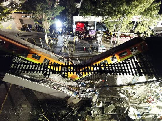 (210504) -- MEXICO CITY, May 4, 2021 -- Aerial photo taken on May 4, 2021 shows the scene of a metro bridge collapse in Mexico City, Mexico. At least 15 people were killed and 70 others injured after a metro bridge collapsed in southern Mexico City Monday night, according to an updated preliminary report from local authorities. ) (SPOT NEWS)MEXICO-MEXICO CITY-METRO BRIDGE COLLAPSE XinxYuewei 