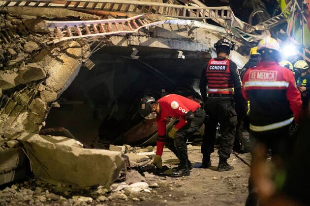 (210504) -- MEXICO CITY, May 4, 2021 -- Rescuers work at the scene of a metro bridge collapse in Mexico City, Mexico, May 3, 2021. At least 15 people were killed and 70 others injured after a metro bridge collapsed in southern Mexico City Monday night, according to an updated preliminary report from local authorities. David de la Paz) (SPOT NEWS)MEXICO-MEXICO CITY-METRO BRIDGE COLLAPSE DxAviddelapaz 