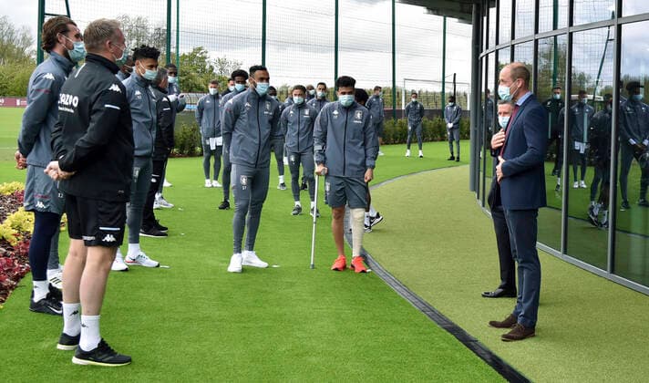 . 04 05 2021. Bodymoor Heath, United Kingdom. Prince William, the Duke of Cambridge, meets Aston Villa football players during a visit to the Aston Villa High Performance Centre at Bodymoor Heath, United Kingdom.  xPoolx xi-Imagesx IIM-22151-0005