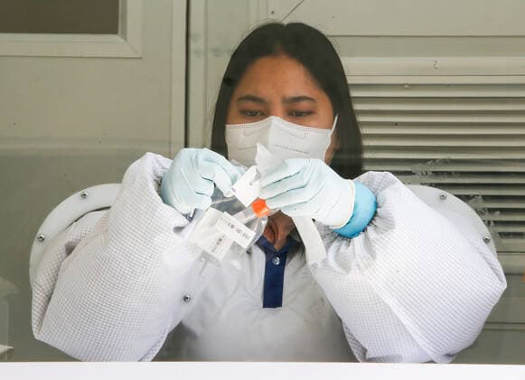 May 4, 2021, Bangkok, Thailand: A health worker collects a nasal swab sample from a woman on a biosafety mobile vehicle in Bangkok..Thailand s Covid-19 death toll surpassed 300 on Tuesday, as 27 deaths and 1,763 new cases were added, bringing the toll to 303 fatalities and 72,788 cases. Bangkok Thailand - ZUMAs197 20210504_zaa_s197_041 Copyright: xChaiwatxSubprasomx