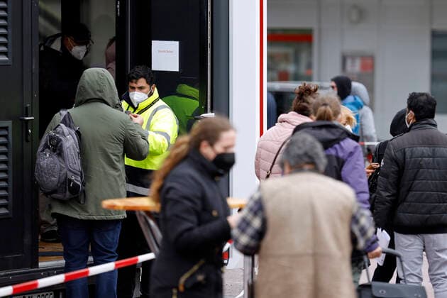 The city of Cologne begins to vaccinate people in districts with a particularly high incidence, so-called high-incidence areas In Chorweiler, Corona vaccination teams are therefore on the road A vaccination bus is also used Cologne, 04 05 2021 Foto:xC.xHardtx xFuturexImage