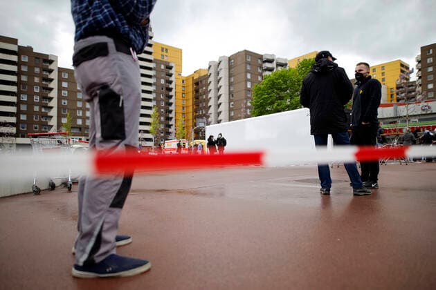 The city of Cologne begins to vaccinate people in districts with a particularly high incidence, so-called high-incidence areas In Chorweiler, Corona vaccination teams are therefore on the road A vaccination bus is also used Cologne, 04 05 2021 Foto:xC.xHardtx xFuturexImage