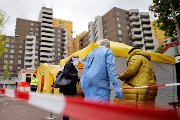 The city of Cologne begins to vaccinate people in districts with a particularly high incidence, so-called high-incidence areas In Chorweiler, Corona vaccination teams are therefore on the road A vaccination bus is also used Cologne, 04 05 2021 Foto:xC.xHardtx xFuturexImage