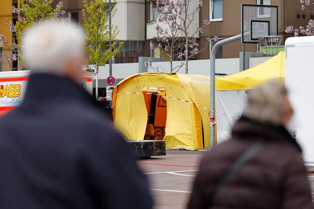 The city of Cologne begins to vaccinate people in districts with a particularly high incidence, so-called high-incidence areas In Chorweiler, Corona vaccination teams are therefore on the road A vaccination bus is also used Cologne, 04 05 2021 Foto:xC.xHardtx xFuturexImage