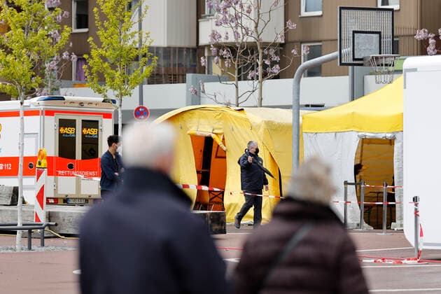 The city of Cologne begins to vaccinate people in districts with a particularly high incidence, so-called high-incidence areas In Chorweiler, Corona vaccination teams are therefore on the road A vaccination bus is also used Cologne, 04 05 2021 Foto:xC.xHardtx xFuturexImage