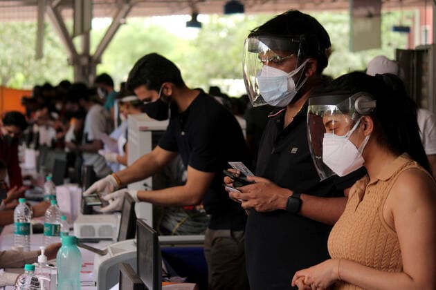 Phase 3 Of Covid-19 Vaccination Starts In India People wearing protective gears register to receive a dose of COVISHIELD, a coronavirus (COVID-19) vaccine manufactured by Serum Institute of India, at a vaccination centre, in New Delhi, India on May 4, 2021. New Delhi India makhija-notitle210504_npWaV  Copyright: xMayankxMakhijax