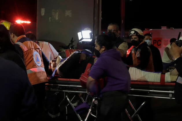Collapse Of Line 12 Subway Structure In Mexico City, 20 People Dead And More Than 70 Injured Paramedics transfer an injured person on a stretcher to be taken to a hospital after the collapse of a structure on Line 12 Metro in Mexico City between Tezonco and Olivos stations, where 20 people died and more than 70 were injured. The causes of the accident are still unknown. Mexico City Mexico vieyra-notitle210504_np72Z  Copyright: xGerardoxVieyrax