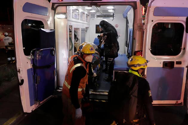 Collapse Of Line 12 Subway Structure In Mexico City, 20 People Dead And More Than 70 Injured Paramedics transfer an injured person on a stretcher to be taken to a hospital after the collapse of a structure on Line 12 Metro in Mexico City between Tezonco and Olivos stations, where 20 people died and more than 70 were injured. The causes of the accident are still unknown. Mexico City Mexico vieyra-notitle210504_nphex  Copyright: xGerardoxVieyrax