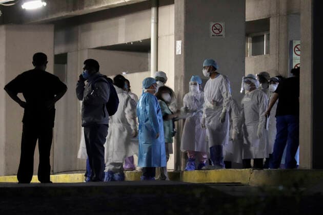 Collapse Of Line 12 Subway Structure In Mexico City, 20 People Dead And More Than 70 Injured Medical personnel are ready to attend to people after a structure of the Metro Line 12 in Mexico City between Tezonco and Olivos stations collapsed and fell with passengers on board, where 20 people died and more than 70 were injured. The causes of the accident are still unknown. Mexico City Mexico vieyra-notitle210504_npwF5  Copyright: xGerardoxVieyrax