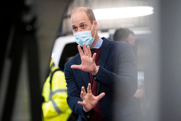 Entertainment Bilder des Tages . 04 05 2021. Walsall, United Kingdom. Prince William, the Duke of Cambridge during a visit to Babock Engineering in Walsall, United Kingdom. During the visit the Duke learnt about the role the company played during the Pandemic. It kept production up by adopting Covid 19 safe systems for all its staff, and was able to have a lead role on the design for ventilators for the NHS.  xPoolx xi-Imagesx IIM-22151-0017