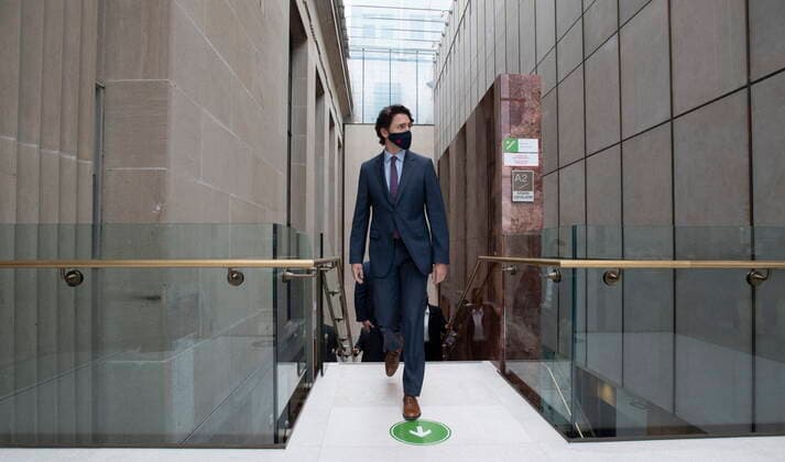 News Bilder des Tages May 4, 2021, Ottawa, on, Canada: Prime Minister Justin Trudeau walks to a news conference in Ottawa on Tuesday May 4, 2021. Ottawa Canada  - ZUMAc35_ 20210504_zaf_c35_026 Copyright: xAdrianxWyldx