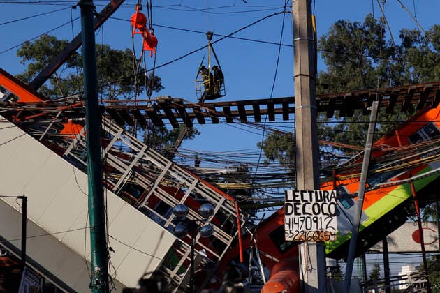 Mexico City Subway Overpass Collapses, Killing 23 Persons Firemen are seen during the rescue the bodies of the victims where Mexico City subway olivos station overpass collapsed, killing 23 and injuring at least 79 On May 4, 2021 in Mexico City, Mexico. Mexico City Mexico group-mexicoci210504_npogv  Copyright: xEyepixx