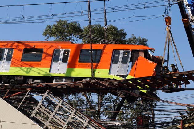 At Least 23 Dead And 79 Injured After The Mexico City Subway Crashed Rescuers carry out work to rescue the bodies of the victims who lost their lives in the accident of the subway of line 12 of Olivos station, due to the fact that the bridge structures collapsed and what had a result of 23 deaths and more than 79 wounded On May 4, 2021 in Mexico City, Mexico. Mexico City Mexico group-atleast2210504_np982  Copyright: xEyepixx