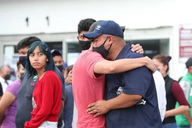Relatives of those killed during the collapse of two subway cars on line 12 await the delivery of the bodies of the victims in Mexico City, Mexico, 04 May 2021. Dozens of people spent the day at the doors of the forensic offices of the Mexico City Prosecutor s Office in Iztapalapa, east of the capital, waiting to receive the worst news: that their missing relative was one of the 24 dead in the accident. EFE Mario Guzmán Families demand justice when identifying the dead in the Mexico subway !ACHTUNG: NUR REDAKTIONELLE NUTZUNG!  Copyright: xMarioxGuzmánx MEX969 20210505-637557853313985304