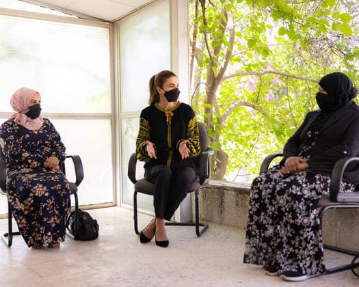 Bilder des Jahres 2021, Entertainment 05 Mai Entertainment Themen der Woche KW18 04-05-2021 Jordan Queen Rania meets with a group of small income-generating project owners in Amman, Jordan.  Copyright: xPPEx