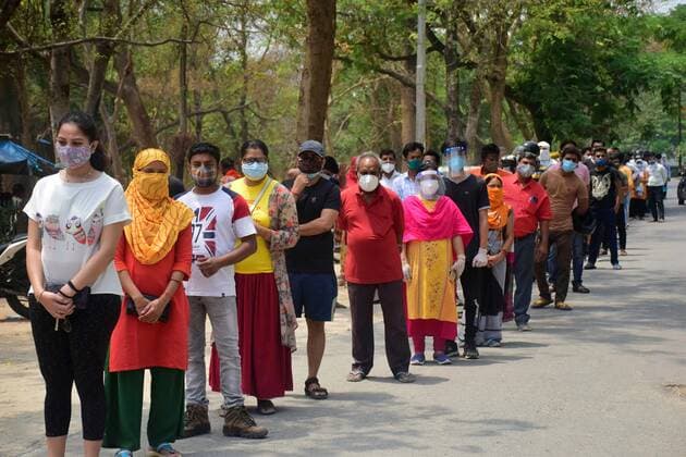 May 5, 2021, Prayagraj, Uttar Pradesh, India: Prayagraj: People over 18 year of age waiting in queue to take their first dost of Covaxin outside Moti Lal Neharu Medical College in Prayagraj on Wednesday, May 05, 2021. Prayagraj India - ZUMAv115 20210505_zap_v115_003 Copyright: xPrabhatxKumarxVermax