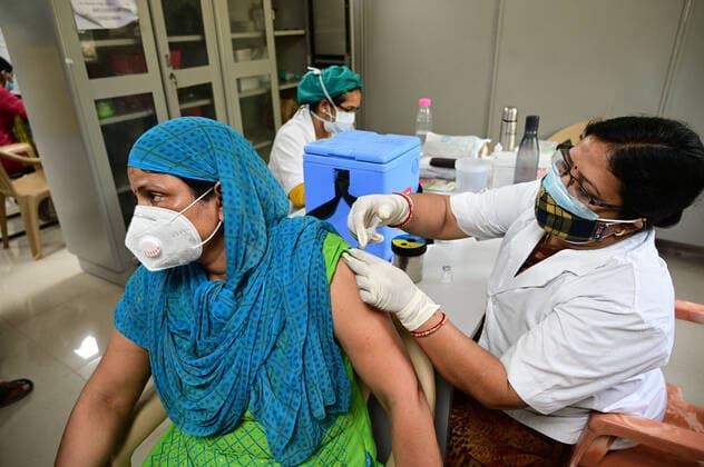 May 5, 2021, Prayagraj, Uttar Pradesh, India: Prayagraj: A medical worker inoculates a women with a dose of Covaxin vaccine against the Covid-19 coronavirus at Moti Lal Nehru Medical College in Prayagraj on Wednesday, May 05, 2021. Prayagraj India - ZUMAv115 20210505_zap_v115_010 Copyright: xPrabhatxKumarxVermax