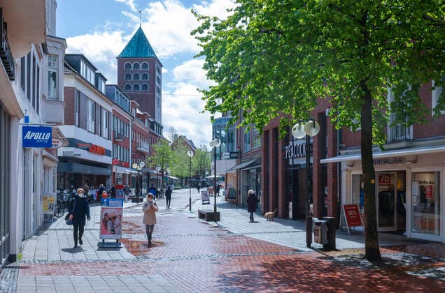 Coesfeld, North Rhine-Westphalia, Germany Pedestrian zone in times of Corona pandemic, Coesfeld district starts as model region in NRW with relaxations, here shopping is possible again without prior appointment Coesfeld North Rhine-Westphalia Germany