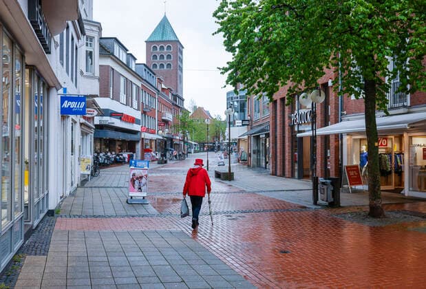 Coesfeld, North Rhine-Westphalia, Germany Pedestrian zone in times of Corona pandemic, Coesfeld district starts as model region in NRW with relaxations, here shopping is possible again without prior appointment Coesfeld North Rhine-Westphalia Germany