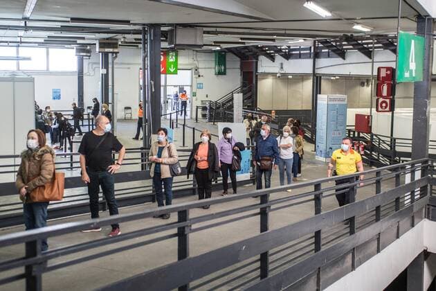 May 5, 2021, Barcelona, Catalonia, Spain: People are seen queuing to get vaccinated.To accelerate the vaccination of COVID-19 and decongest primary care centers, the Barcelona s trade fair institution, Fira Barcelona, has become, since April 30, a mass vaccination center. It is the first in all of Catalonia, with the capacity to administer up to 120,000 vaccines a week. This space is added to the fifty municipal spaces enabled by the Barcelona City Council as COVID-19 vaccination spaces. Barcelona Spain - ZUMAd159 20210505_zia_d159_006 Copyright: xThiagoxPrudenciox