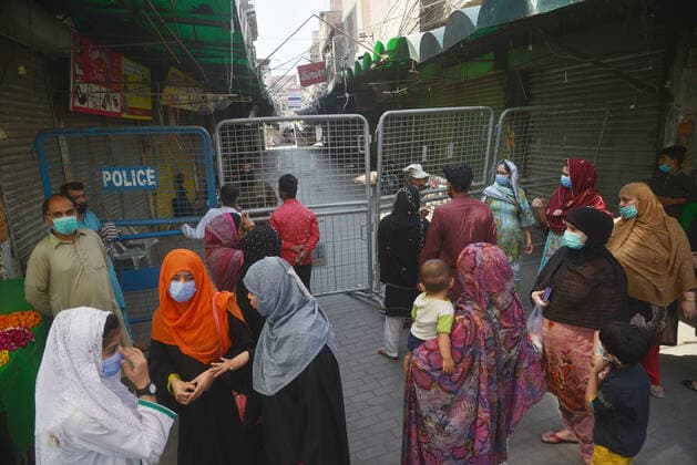 Pakistan: Police personnel stand guard to avoid Public gathering as on the violation of covid-19 Pakistani police personnel is stand guard to avoid Public gathering as on the violation of Corona Virus SOPs the Baghbanpura Market and Pakistani Market is sealed to prevent the spread of COVID-19 in Provincial Capital city Lahore. Lahore Punjab Pakistan Copyright: RanaxSajidxHussain