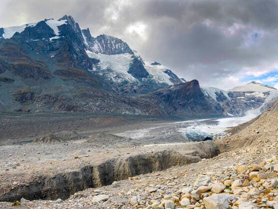 IMAGO Nature: Unsere Erde, Klimawandel, Gletscherschmelze Glacier Pasterze at Mount Grossglockner, which is melting extremely fast due to global warming. Europe, Austria, Carinthia MartinZwick REDA&CO 1028_14_MZW13778