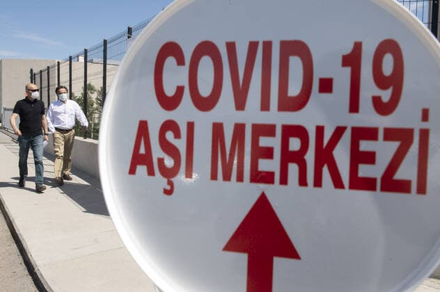 People are seen outside Ankara Municipality Hospital one of the hospitals to give COVID-19 vaccination in Ankara, Turkey, on May 5, 2021. Turkey has confirmed 41,883 deaths and 4,955,594 positive cases of the coronavirus infection in the country. ( Copyright: AbdurrahmanxAntakyalix-xDepoxPho 17129928