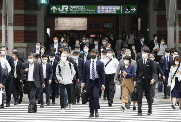 Commuters in Tokyo after Golden Week holiday period People wearing face masks walk in front of Tokyo Station amid the coronavirus pandemic during the morning commute on May 6, 2021, the first weekday after the end of the Golden Week holiday period in Japan. 