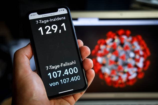 Coronavirus in Germany Covid 19 Dashboard of the Robert Koch Institute 06 05 2021 Robert Koch Institute 7 days Incidence 129.1 7 days Number of cases 107 400 COVID 19 cases 3 473 503 Addition of 21 953 compared to the previous day COVID 19 deaths 84 126 Addition of 250 compared to the previous day