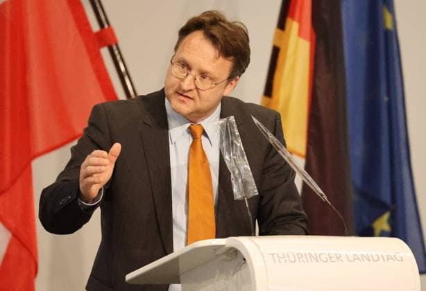 Plenum Thüringer Landtag 06.05.2021, Erfurt, Arena, Parksaal, 7.Wahlperiode, Plenarsitzung, der Thüringer Landtag hält die Sitzung aufgrund der Corona-Pandemie ausserhalb des Landtags ab im Bild: Robert Sesselmann (AfD) *** Plenum Thuringian Parliament 06 05 2021, Erfurt, Arena, Parksaal, 7 electoral period, plenary session, the Thuringian Parliament holds the meeting due to the Corona pandemic outside the parliament in the picture Robert Sesselmann AfD