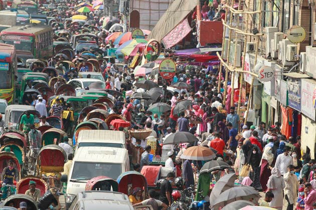 May 6, 2021, Dhaka, Bangladesh: Bangladeshi people throng a market without caring for physical distancing crucial for checking coronavirus (COVID-19) spread, in Dhaka, Bangladesh, May 6, 2021. The Bangladesh government allowed all stores and shopping malls to reopen altering the lockdown rules ahead of the Eid al-Fitr festival. Dhaka Bangladesh - ZUMAd117 20210506_zap_d117_032 Copyright: xSuvraxKantixDasx