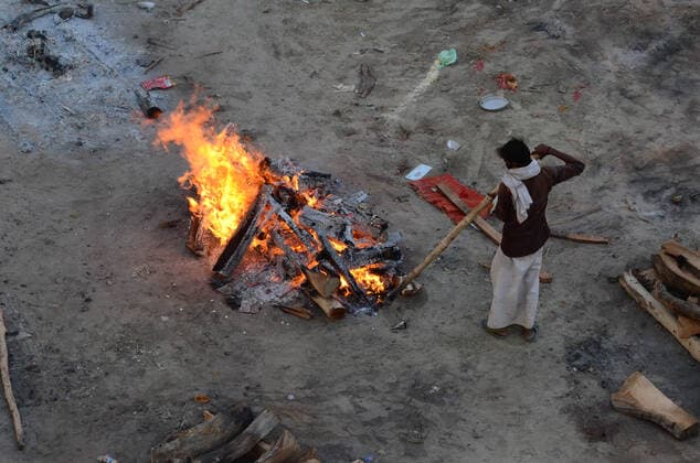 May 6, 2021, Prayagraj, Uttar Pradesh, India: Prayagraj: Relatives perform last rites of a relative who was thought to have died of Covid-19 to a funeral pyre at a mass crematorium site on the banks of the Ganga river on May 06, 2021 in Allahabad, India. India recorded more than 360,000 coronavirus cases in a day for the 12th day in a row on Monday as the total number of those infected according to Health Ministry data neared 20 million. The real figure could be up to ten times higher, many health experts say, due to a lack of widespread testing or reporting, and only patients who succumbed in hospitals being counted. A new wave of the pandemic has totally overwhelmed the country s healthcare services and has caused crematoriums to operate - ZUMAv115 20210506_zap_v115_033 Copyright: xPrabhatxKumarxVermax