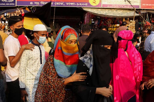 May 6, 2021, Dhaka, Dhaka, Bangladesh: In the time of Covid-19 People gather at Dhaka New market for Eid shopping as they not maintaining any kind of social distance in Dhaka, Bangladesh on May 06, 2021. Dhaka Bangladesh - ZUMAj163 20210506_zip_j163_005 Copyright: xAbuxSufianxJewelx