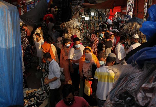 May 6, 2021, Dhaka, Dhaka, Bangladesh: In the time of Covid-19 People gather at Dhaka New market for Eid shopping as they not maintaining any kind of social distance in Dhaka, Bangladesh on May 06, 2021. Dhaka Bangladesh - ZUMAj163 20210506_zip_j163_009 Copyright: xAbuxSufianxJewelx