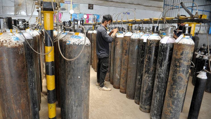(210506) -- BANGALORE, May 6, 2021 () -- Workers operate at a facility refilling oxygen cylinders for hospitals in Bangalore, India, on May 6, 2021. (Str ) INDIA-BANGALORE-OXYGEN CYLINDER REFILLING Xinhua 