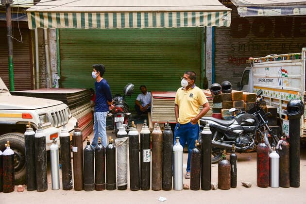 May 6, 2021, New Delhi, Delhi, India: People stand in a queue with their oxygen cylinders outside a shop to get them refilled, amidst the rising number of the coronavirus cases (COVID-19) in New Delhi. New Delhi India - ZUMAs197 20210506_zaa_s197_085 Copyright: xManishxRajputx