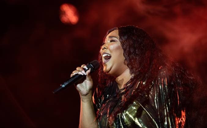 Ber?hmte Feministinnen, Lizzo Lizzo live in Copenhagen, Denmark Copenhagen, Denmark. 19th, November 2019. The American rapper and lyricist Lizzo performs a live concert at KB Hallen in Copenhagen. Copenhagen Denmark  Copyright: xGonzalesxPhoto NikolajxBransholmx