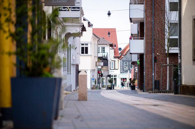 Coronavirus downtown in Lübbecke An empty shopping street in the pedestrian zone of the city of Lübbecke Photo Kirchner Media Wedel Lübbecke North Rhine Westphalia Germany Copyright: xKirchner-Media Wedelx