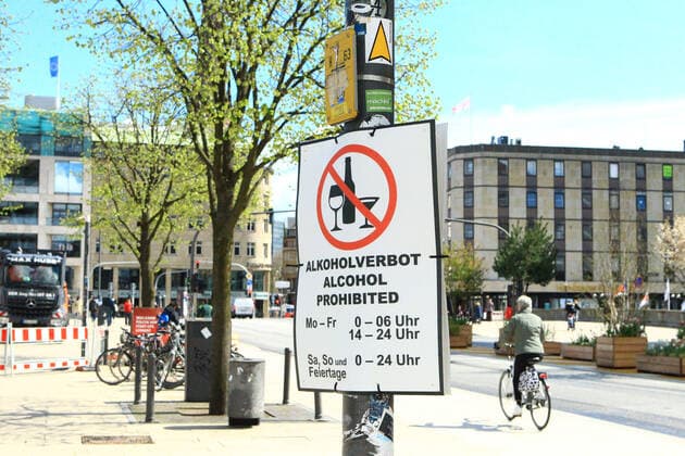 A sign hangs on a pole on the Jungfernstieg in Hamburgs city centre, indicating that alcohol is prohibited in this area at certain times Altstadt Hamburg