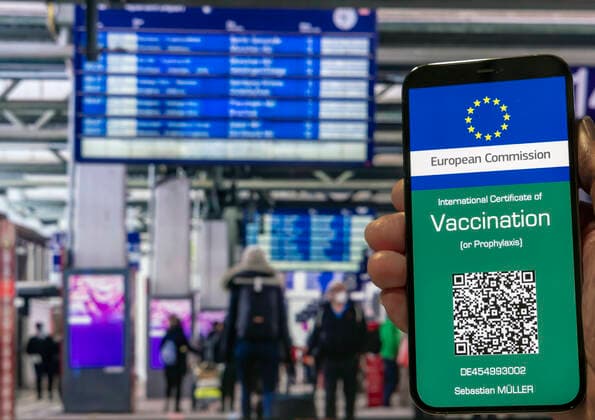 The European Commission is working on a digital vaccination passport that will expand restricted travel and give back freedoms Possible visualization of the digital EU vaccination passport 07 05 2021 Europe, Germany, Baden Württemberg, Stuttgart