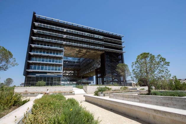 Architektur von Jean Nouvel Montpellier (southern France): the city hall Montpellier (southern France): the city hall designed by architects Jean Nouvel and Francois Fontes Herault 34; Languedoc Roussillon; Montpellier; Septimanie Eurasie; Eurasia; Europe; Europe de l Ouest; Western Europe; France  Copyright: xMaugendre-FishEye Andia.frx 260757