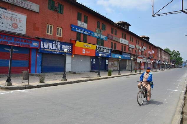 May 7, 2021, Srinagar, India: A cyclist wears a face mask as he rides through a deserted road during a lockdown imposed by the authorities following the surge in coronavirus cases in Srinagar..Normal life remained affected in Jammu and Kashmir on the ninth day of the last Friday of Ramadan with the imposition of lockdown following an alarming surge in coronavirus cases. India reported a record daily rise in coronavirus cases of 414,188, while deaths from COVID-19 swelled by 3,915 in the last 24 hours. Srinagar India - ZUMAs197 20210507_zaa_s197_011 Copyright: xSaqibxMajeedx