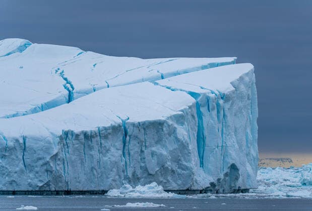 Icebergs In Greenland Icebergs near Ilulissat, Greenland. Climate change is having a profound effect in Greenland with glaciers and the Greenland ice cap retreating. Ilulissat Greenland pedersen-icebergs210507_np8rp  Copyright: xUlrikxPedersenx