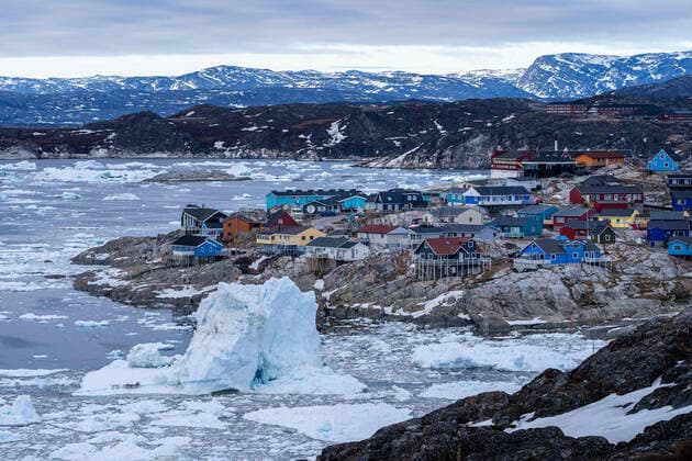 Icebergs In Greenland Icebergs near Ilulissat, Greenland. Climate change is having a profound effect in Greenland with glaciers and the Greenland ice cap retreating. Ilulissat Greenland pedersen-icebergs210506_npBV4  Copyright: xUlrikxPedersenx